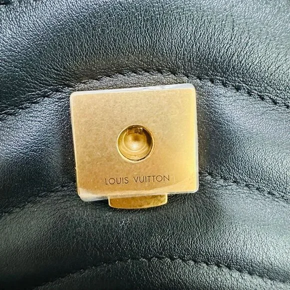 Louis Vuitton New Wave Hold Me Noir - Picture 11 of 16